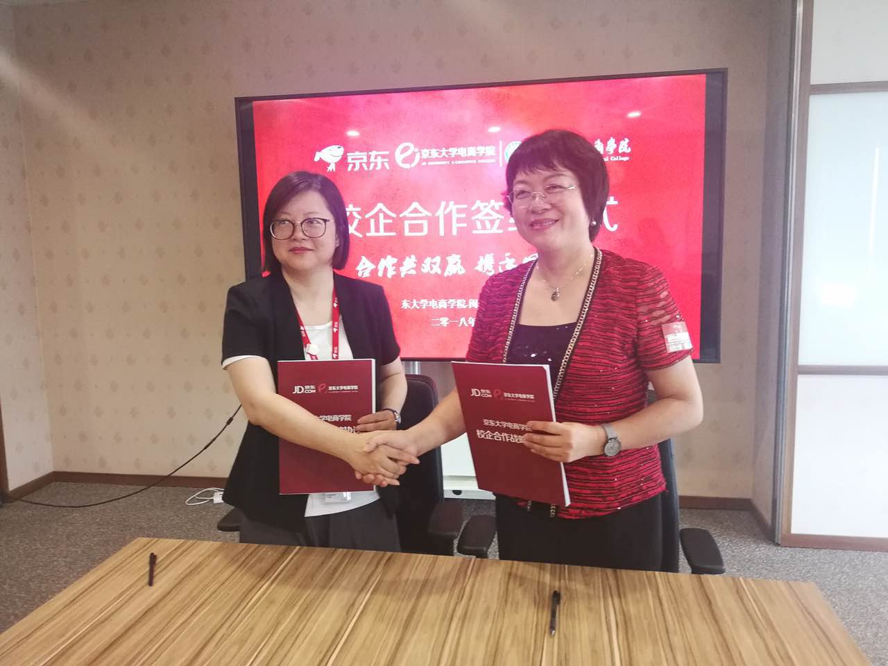 9c6cb2ca74144a738cf3b02bd162d24d.jpg 9c6cb2ca74144a738cf3b02bd162d24d.jpg