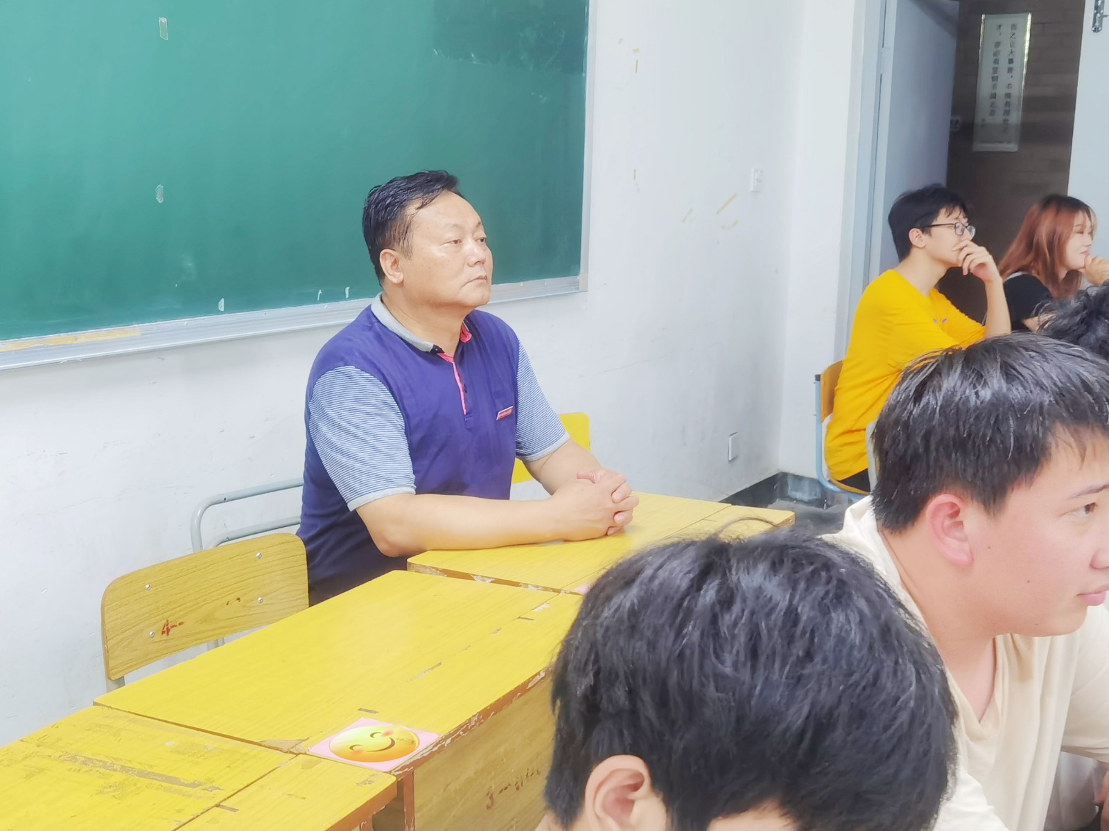 调_0000_色相_饱和度 1.jpg 调_0000_色相_饱和度 1.jpg