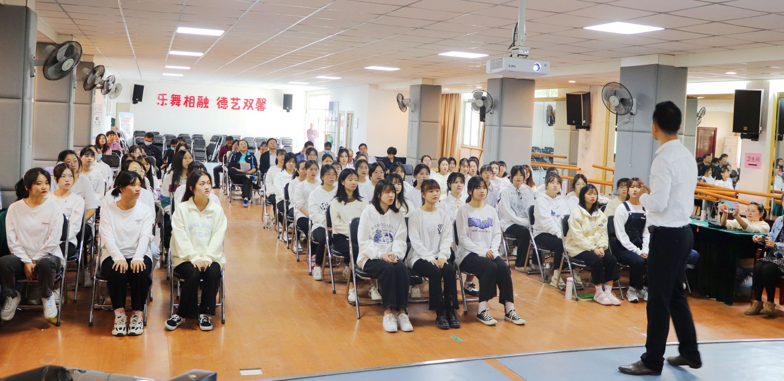 调_0008_色相_饱和度 8.jpg