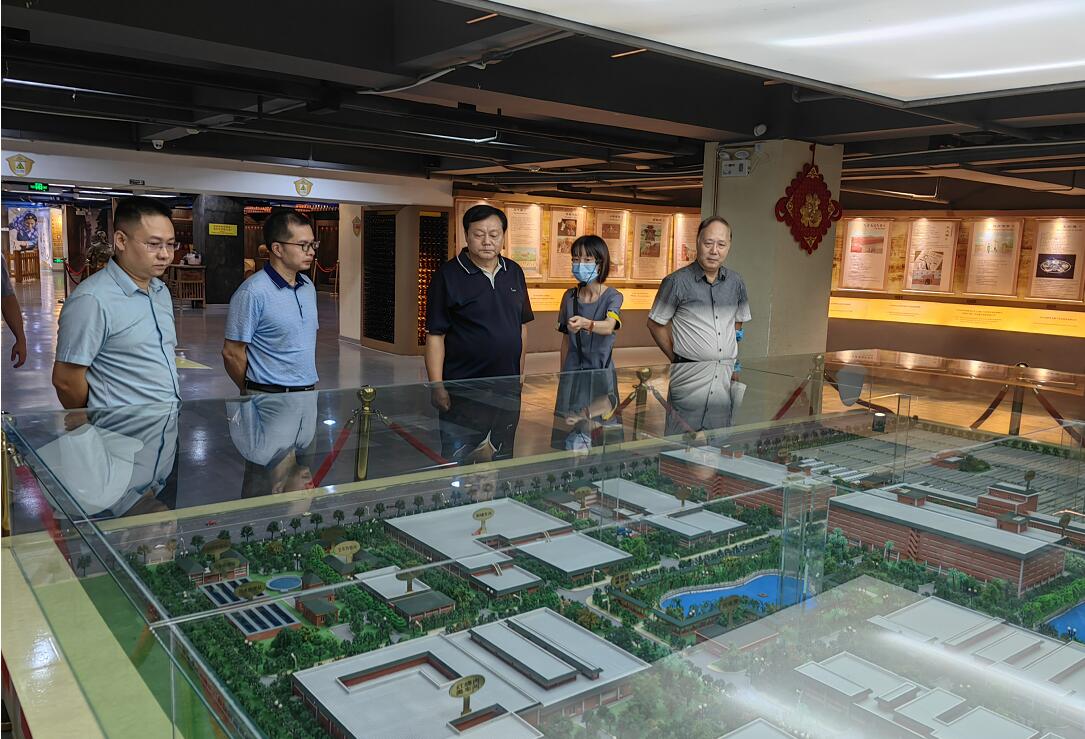 2.1 参观厦门古龙食品有限公司.jpg