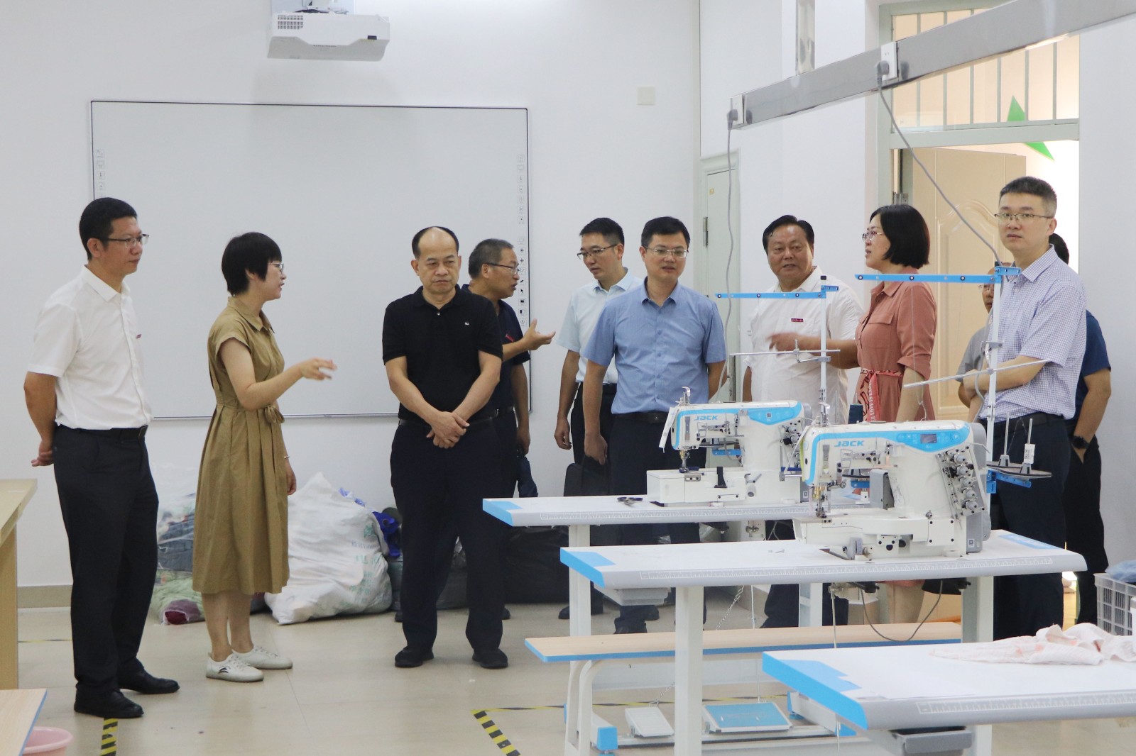 依尔婴服装学院 (8).jpg