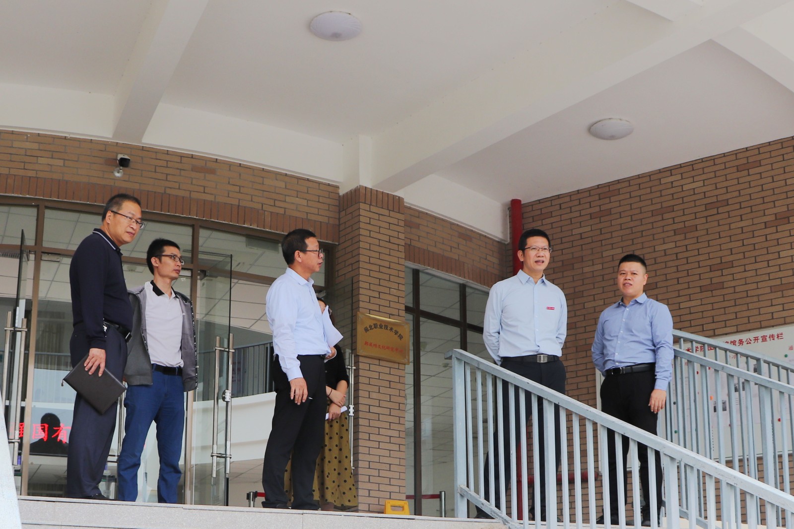 10.8_0008_曲线 9.jpg 10.8_0008_曲线 9.jpg