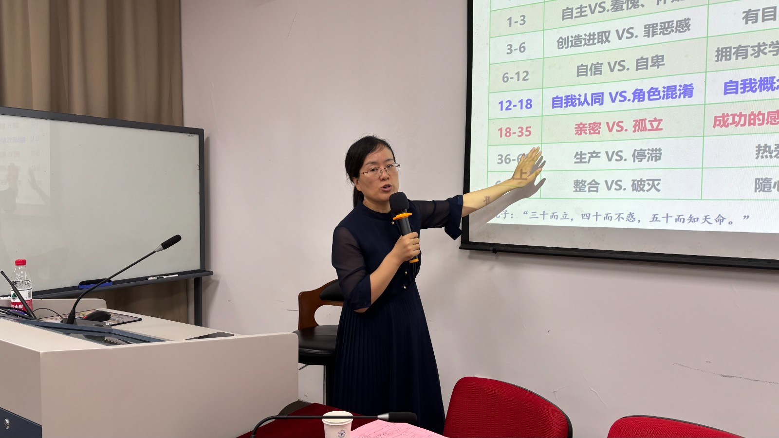 副主任张慧.jpg 副主任张慧.jpg