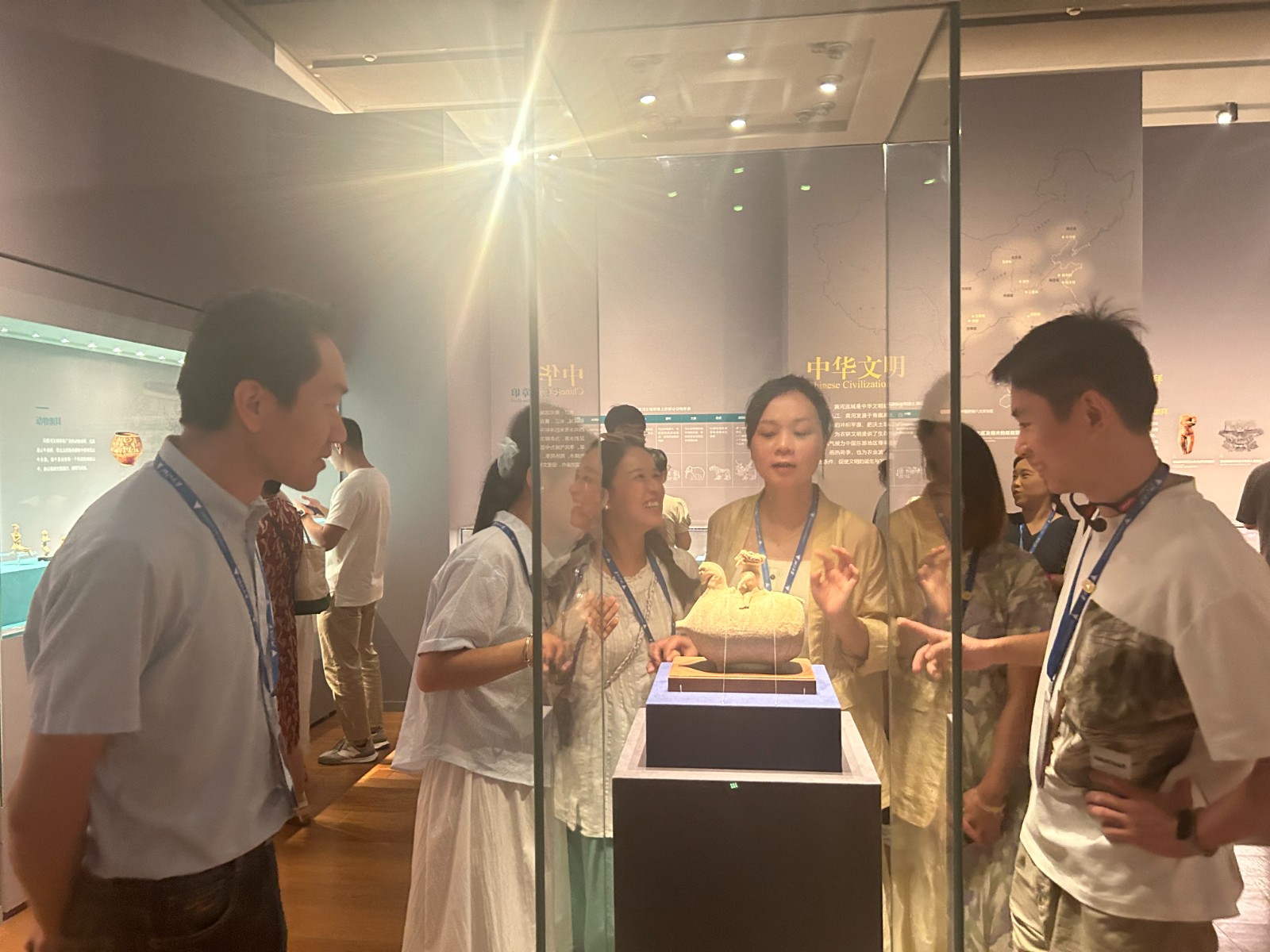 参观浙大博物馆.jpg 参观浙大博物馆.jpg