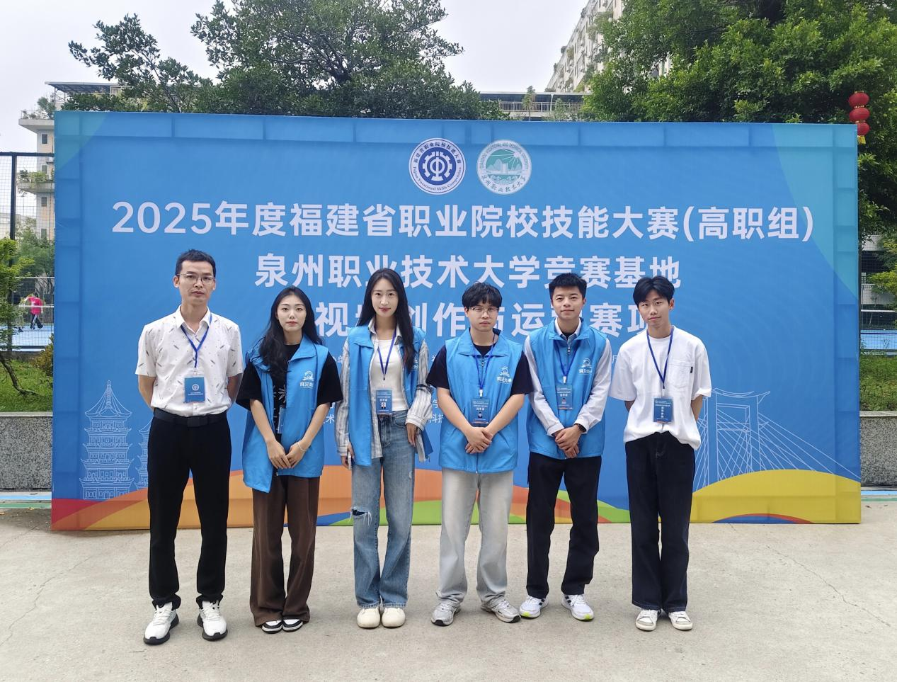 短视频创作与运营赛项-师生合影.png 短视频创作与运营赛项-师生合影.png